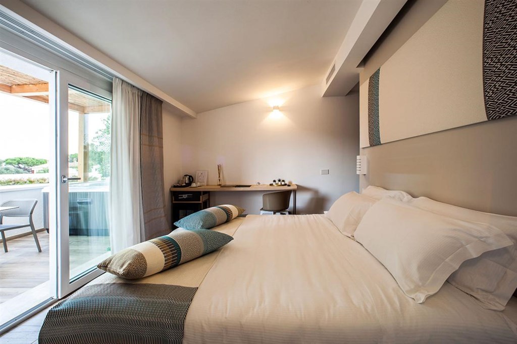 Pokoj Deluxe s vířivkou, Pula, Sardinie