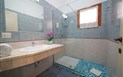 Cala della Torre Resort - Pokoj Superior - koupelna, Siniscola, Sardinie