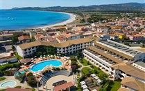 Letecký pohled na hotel, Siniscola, Sardinie