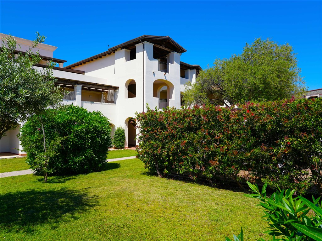 Cala della Torre Resort - Areál hotelu, Siniscola, Sardinie