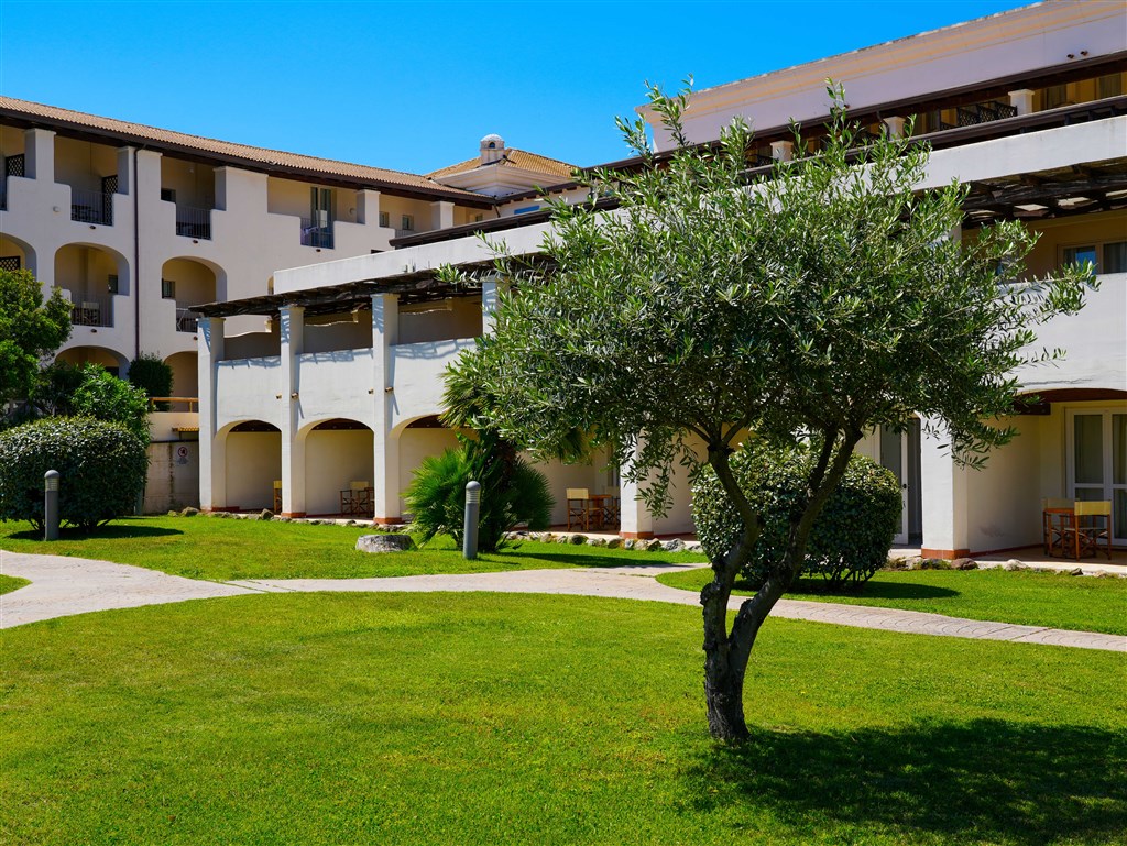 Cala della Torre Resort - Areál hotelu, Siniscola, Sardinie