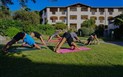 Cala della Torre Resort - Cvičení v zahradě, Siniscola, Sardinie