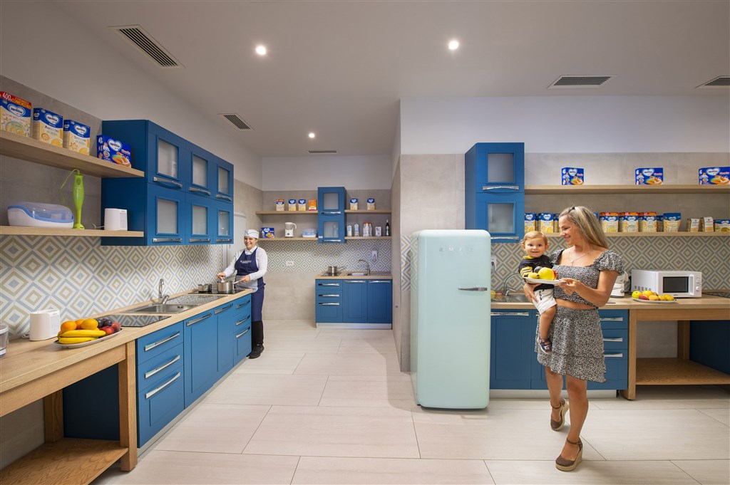 Kuchyňka pro maminky s malými dětmi, Badesi, Sardinie