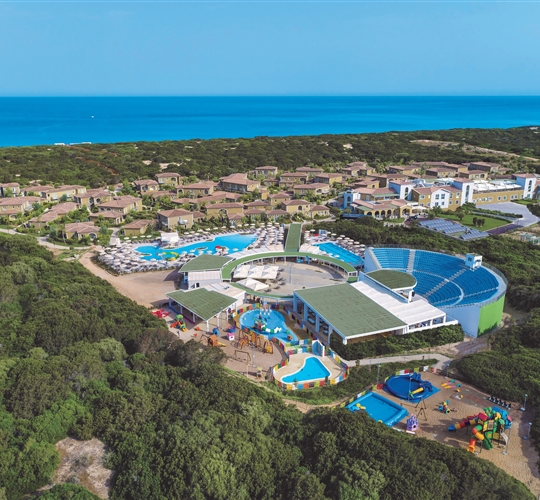 Letecký pohled na hotel, Badesi, Sardinie