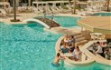 Kombinovaný pobyt Forte Village Resort - Bouganville **** + Palazzo Doglio - A2 Bar u bazénu Oasis3