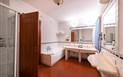 Pullman Almar Timi Ama Resort & Spa - Pokoj PREMIER - koupelna, Villasimius, Sardinie