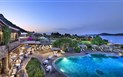Resort Cala di Falco - Hotel - Večerní pohled na bazén, Cannigione, Sardinie