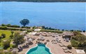 Resort Cala di Falco - Hotel - Bazén z ptačí perspektivy, Cannigione, Sardinie