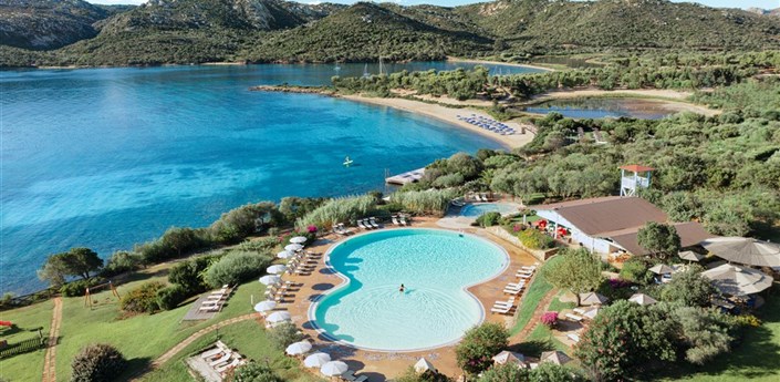 Cala di Lepre Park Hotel & Spa - Panoramatický pohled na bazén a pláž, Palau, Sardinie