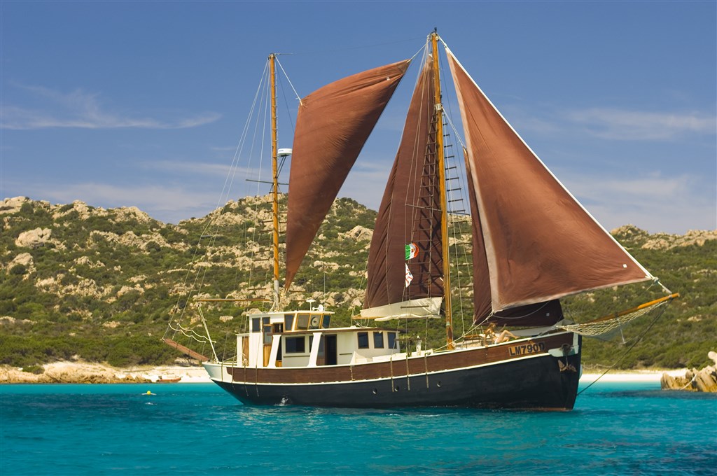 Výlet na lodi, Palau, Sardinie