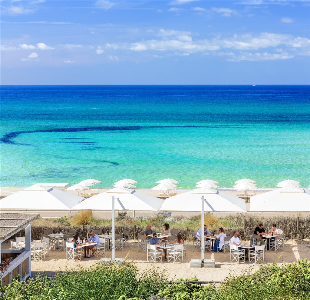 Restaurace u pláže, Badesi, Sardinie