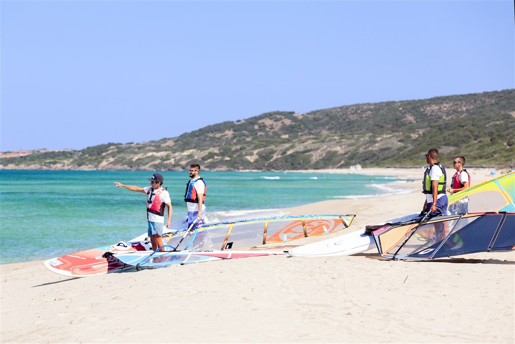 Lekce windsurfingu, Badesi, Sardinie