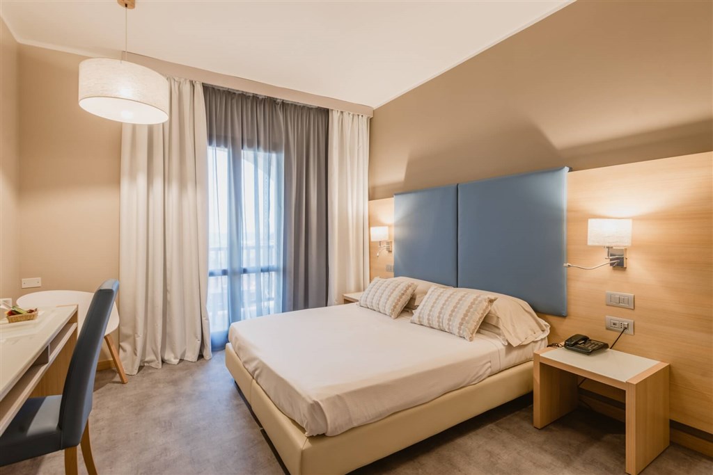 Hotel Calabona - Pokoj Deluxe, Alghero, Sardinie