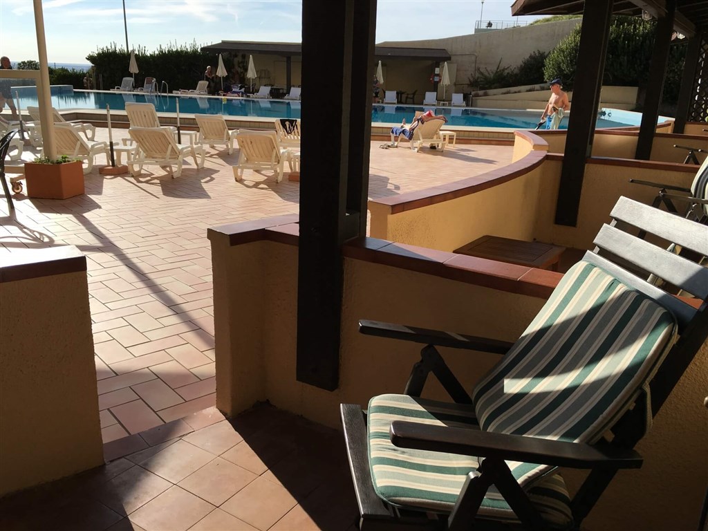 Hotel Calabona - Balkón pokoj Family superior, Alghero, Sardinie