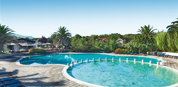 Resort & Spa Le Dune - Hotel Le Palme - Bazén hotelu Le Palme, Badesi, Sardinie