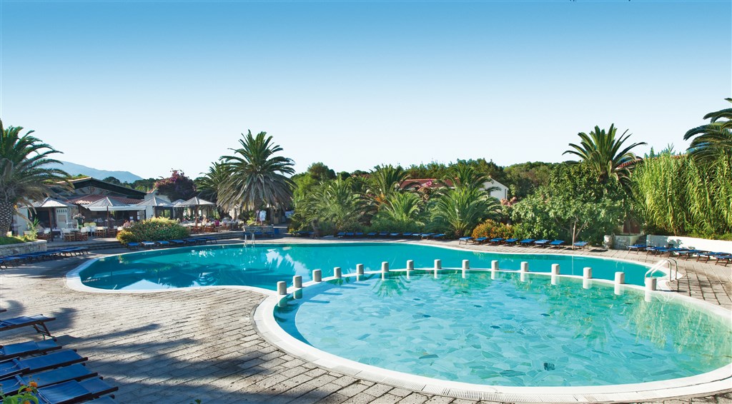 Bazén hotelu Le Palme, Badesi, Sardinie