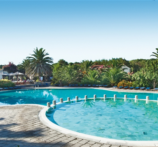 Bazén hotelu Le Palme, Badesi, Sardinie