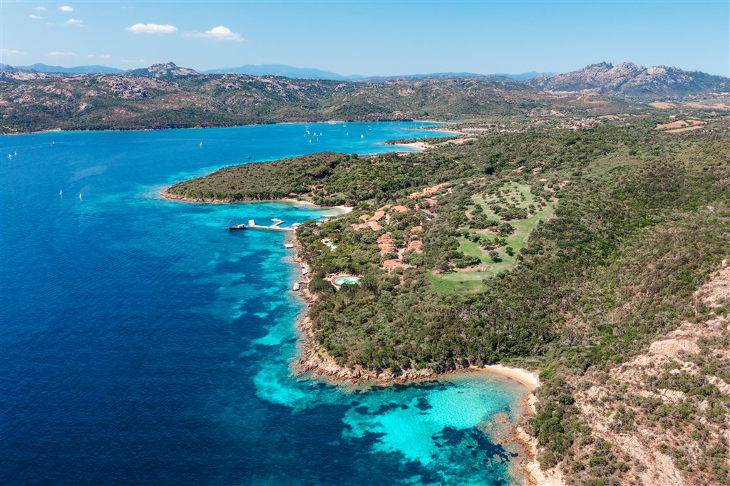 Panoramatický pohled na pobřeží, Palau, Sardinie