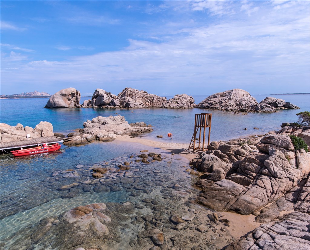 Soukromá hotelová pláž, Baja Sardinia, Sardinie