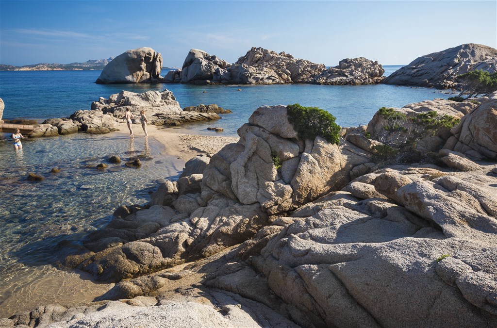 Soukromá hotelová pláž, Baja Sardinia, Sardinie