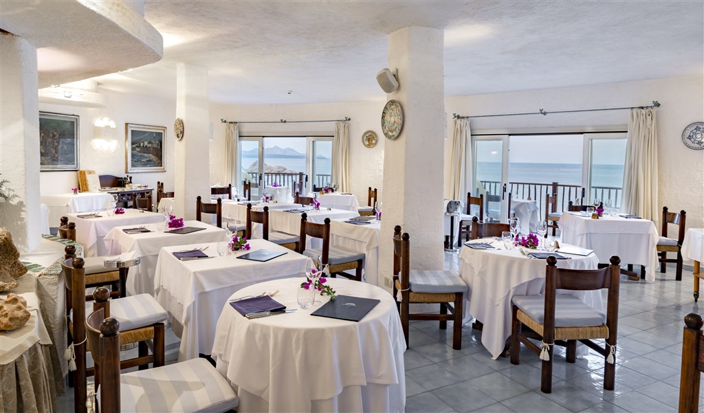 Restaurace Bouganville, Baja Sardinia, Sardinie