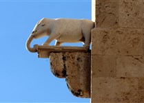 Hlavní město Sardinie Cagliari - detail slona na Torre dell´ Elefante