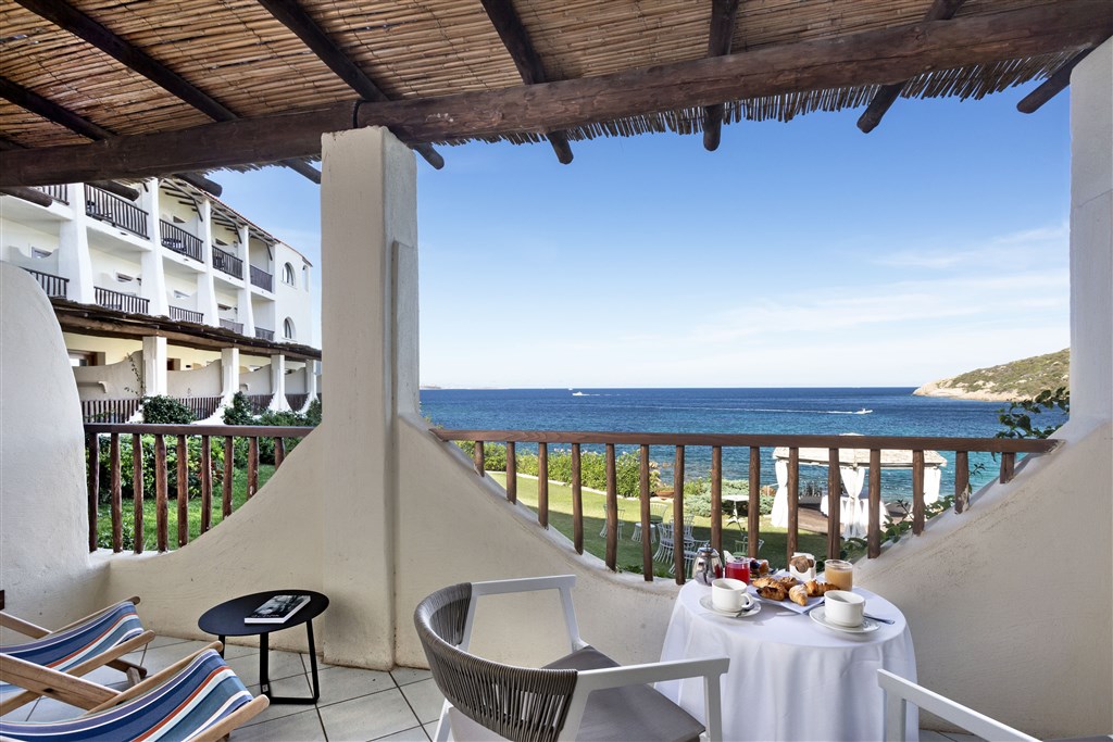 JUNIOR SUITE DELUXE s výhledem na moře - terasa, Baja Sardinia, Sardinie