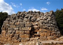Prehistorické vykopávky - nurág Osini