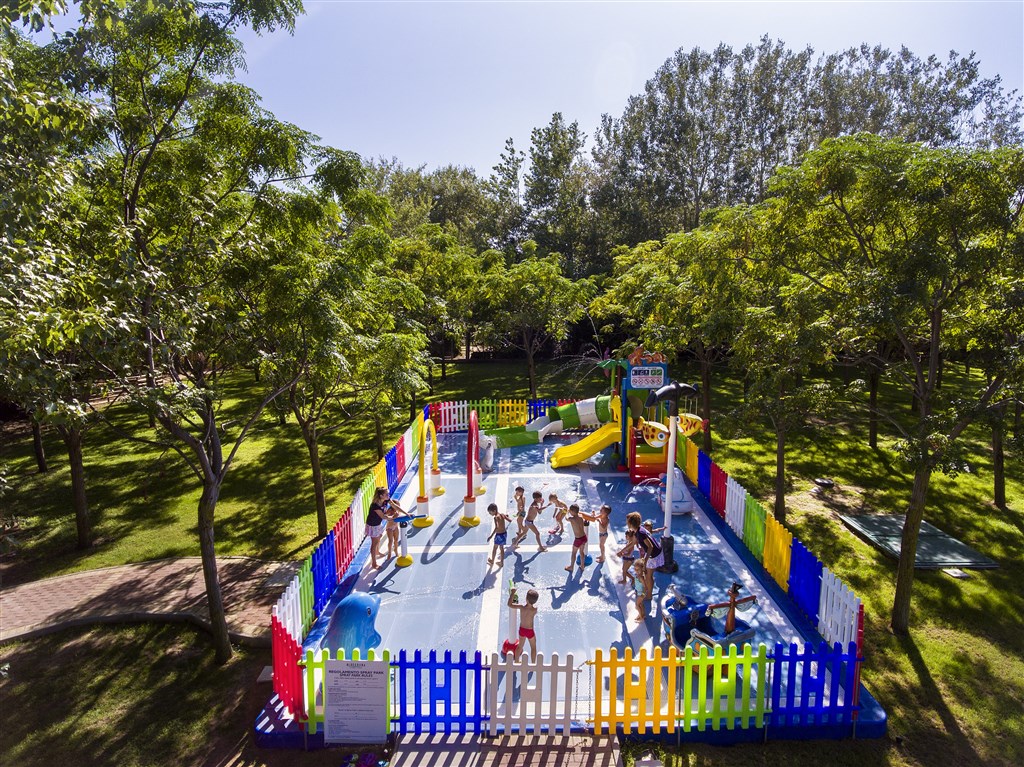 Splash park s vodními atrakcemi, Maracalagonis, Sardinie