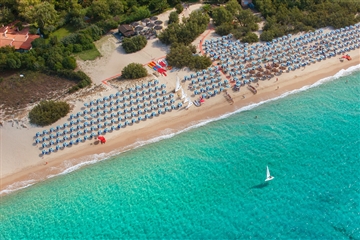 Letecký pohled na pláž, Maracalagonis, Sardinie