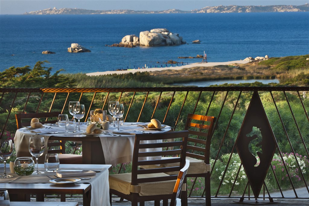 Restaurace LES BOUCHES - Valle della Erica La Licciola, Santa Teresa di Gallura, Sardinie