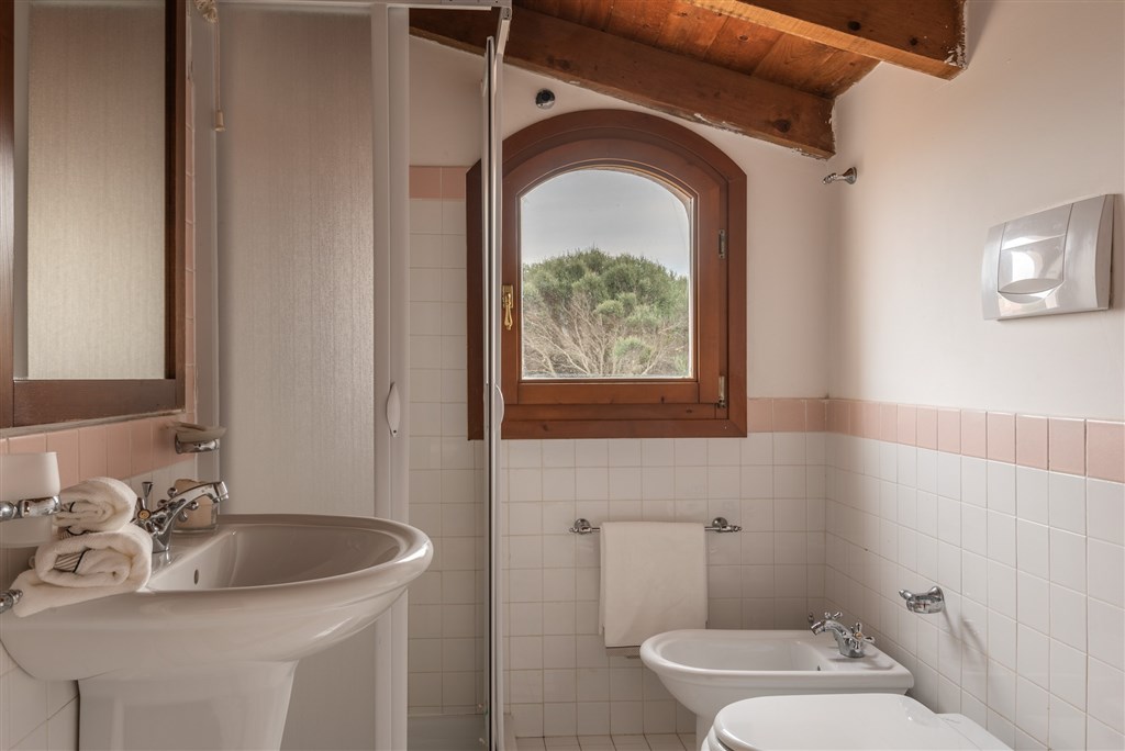 Koupelna Vila 8, Su Torrione, Sardinie