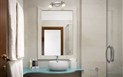 Hotel Gabbiano Azzurro - Pokoj CLASSIC - koupelna, Golfo Aranci, Sardinie