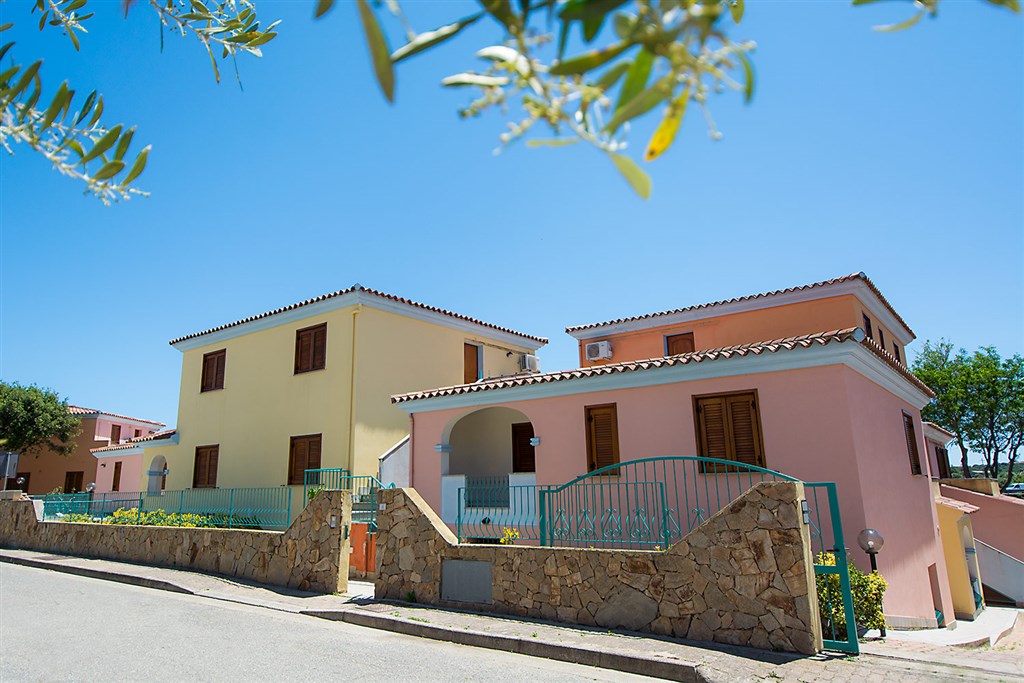 Exteriér residence, Sos Alinos, Sardinie