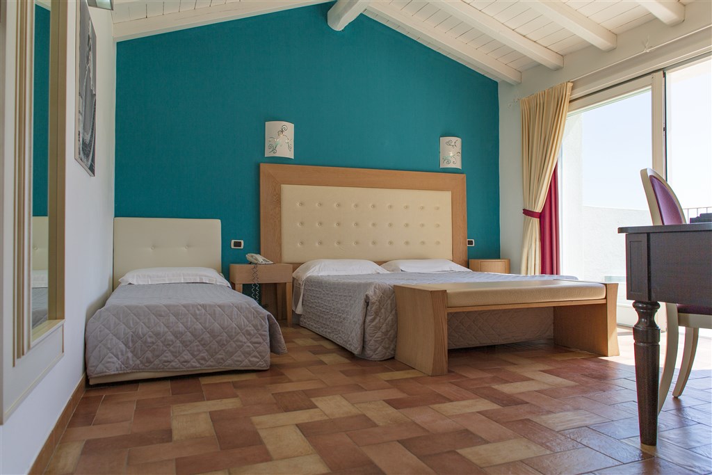 Pokoj SUPERIOR třílůžkový, Santa Giusta, Sardinie