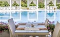 Villas Resort - Restaurace s výhledem na bazén, Santa Giusta, Sardinie
