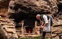 Splynutí s přírodou ve stanu bez tíže - Příprava chleba, Villaputzu, Sardinie