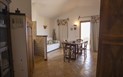 Vila Vannina - Obývací pokoj s kuch. koutem, Isola Rossa, Sardinie