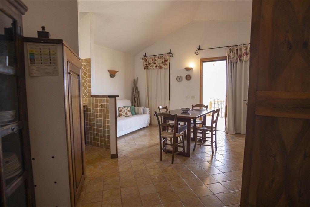 Obývací pokoj s kuch. koutem, Isola Rossa, Sardinie