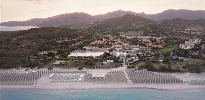 Voi Tanka Resort - Letecký pohled od moře, Villasimius, Sardinie