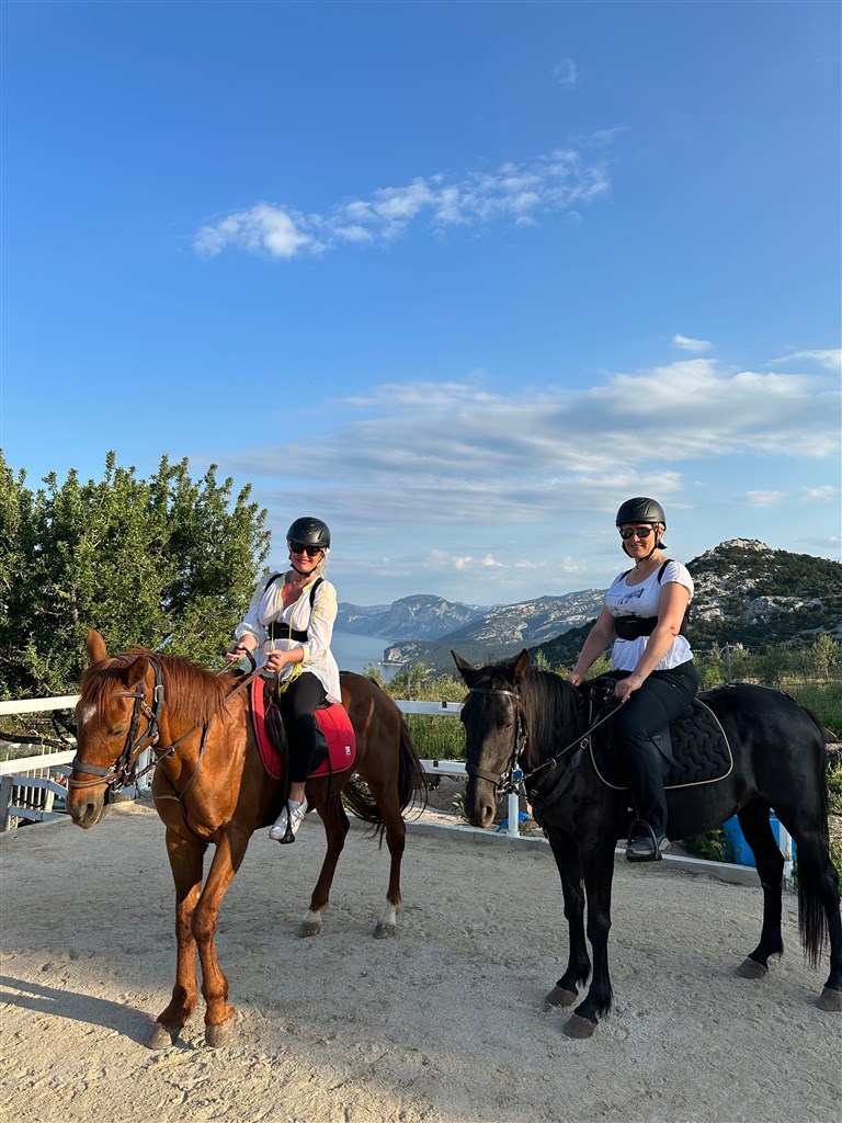 Vyjížďka na koních, Dorgali, Sardinie