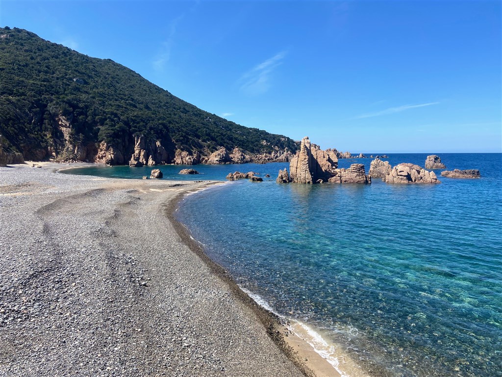 Pláž Li Tinnari, Costa Paradiso, Sardinie