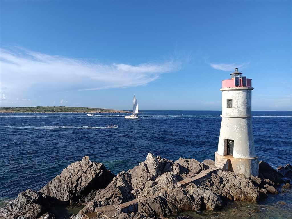 Maják na Capo Ferro, Sardinie