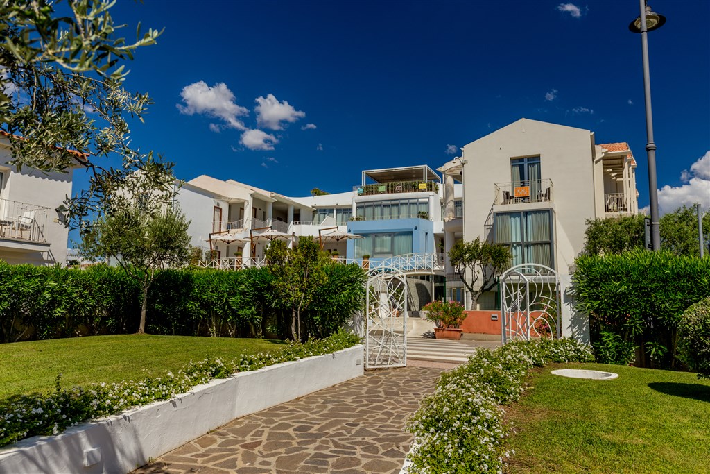 Hlavní budova hotelu, Pittulongu, Sardinie