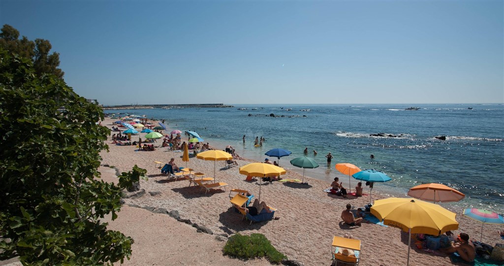 Pláž, Cala Gonone, Sardinie