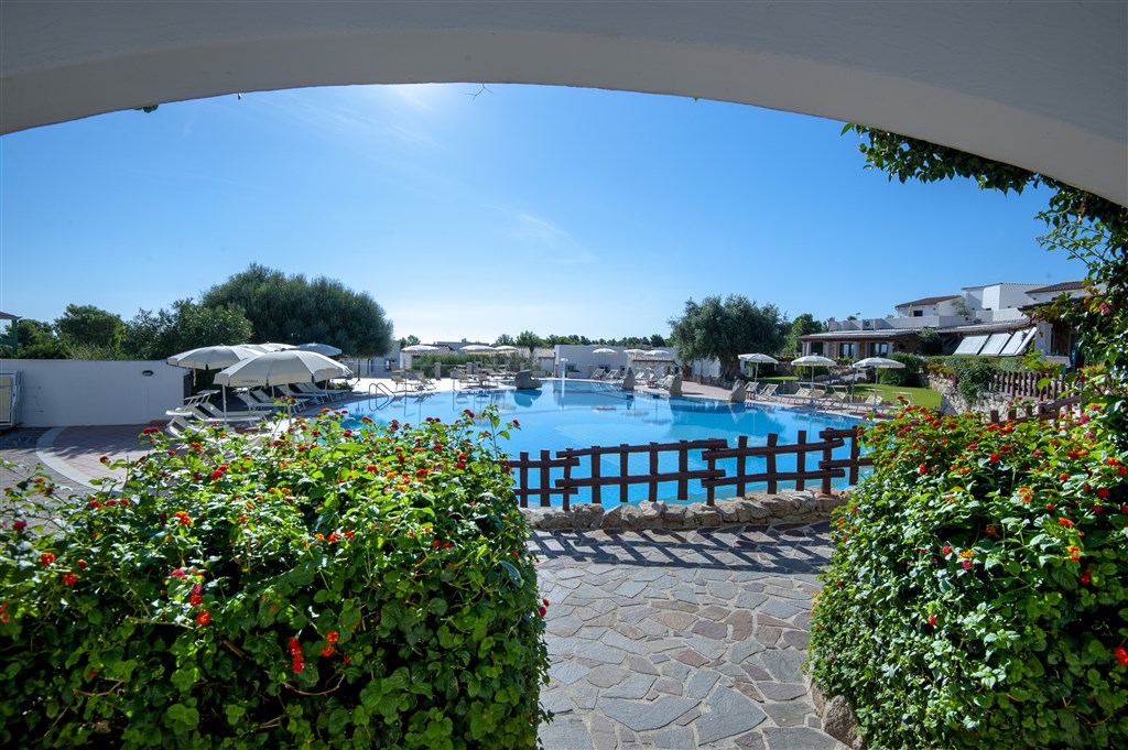 Nuraghe Arvu - Pohled od pokojů, Nuraghe Arvu, Sardinia
