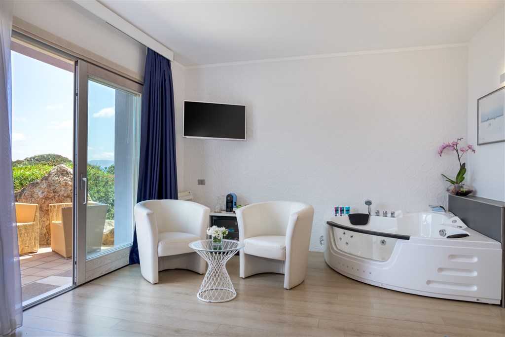 Pokoj JUNIOR SUITE DELUXE, Castelsardo, Sardinie