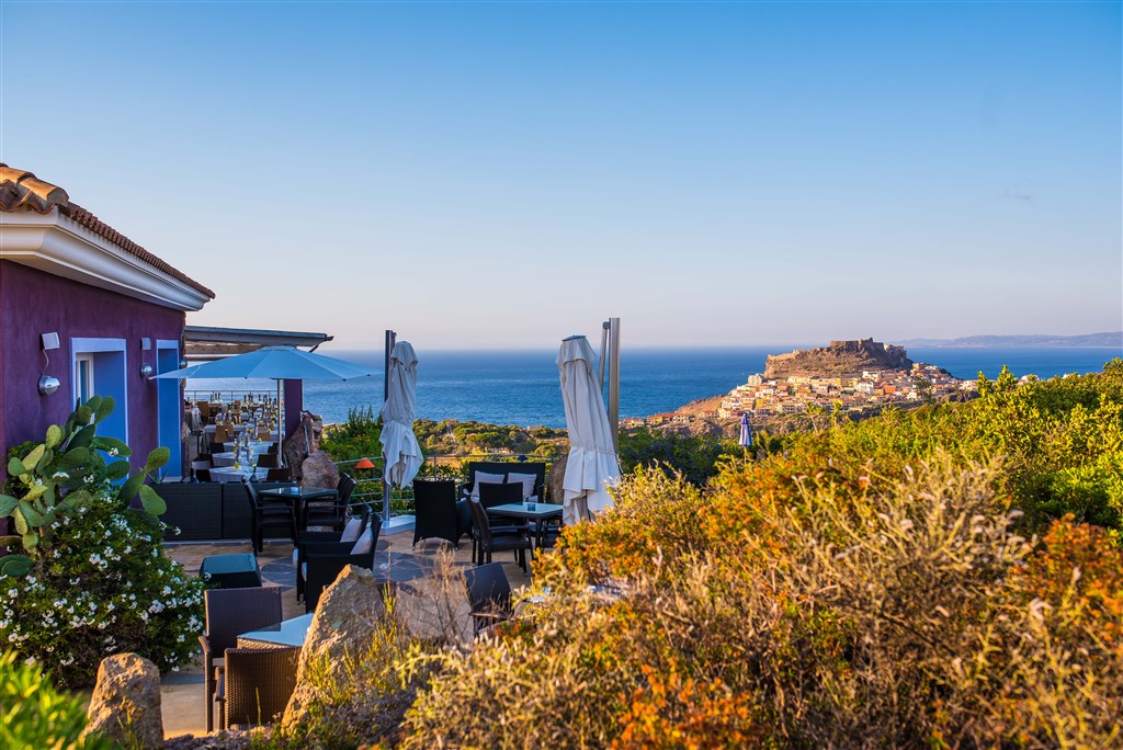 Hotelový bar, Castelsardo, Sardinie