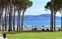 La Coluccia Hotel & Beach Club - gruppo-felix-hotels-la-coluccia-ambienti-esterni-prato-pineta-mare-12