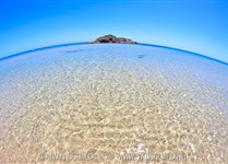 Jižní Sardinie - krásná písečná pláž Chia, písečné duny